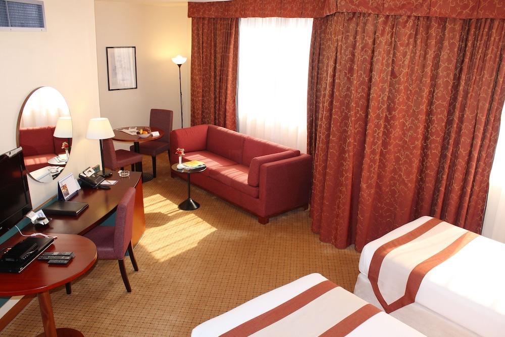 Al Diar Dana Hotel Абу Даби Екстериор снимка