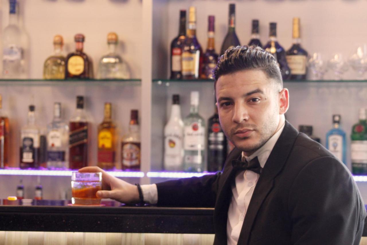 Al Diar Dana Hotel Абу Даби Екстериор снимка