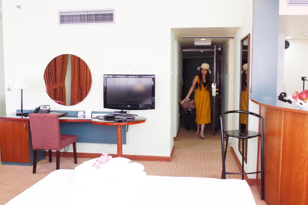 Al Diar Dana Hotel Абу Даби Екстериор снимка